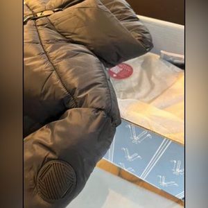 Noize x Jilly box winter 2023 Noize vegan puffer jacket - size small